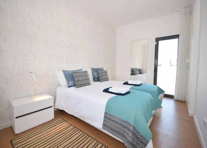 Sunny Near Obidos W Beaches *